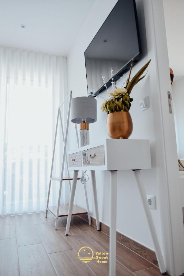 Yellow Sweet Home - Maria E Beatriz Nazare Bagian luar foto